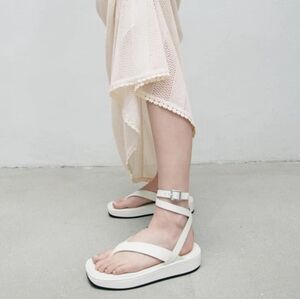 ZARA LOW-HEELED STRAPPY LEATHER SANDALS